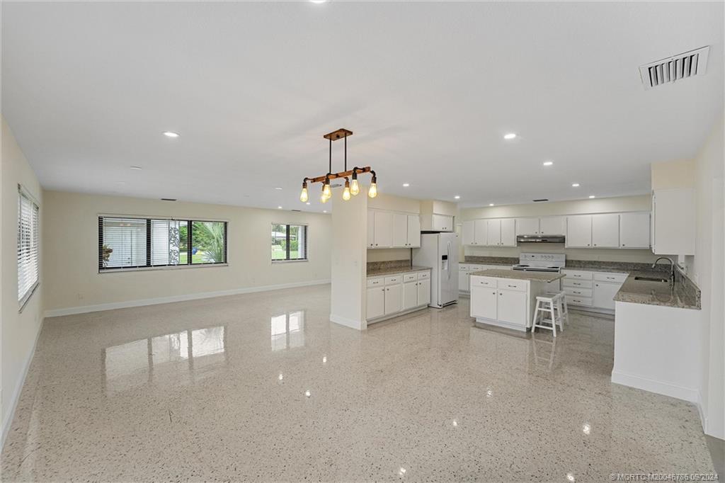 1134 NW Spruce Ridge Drive