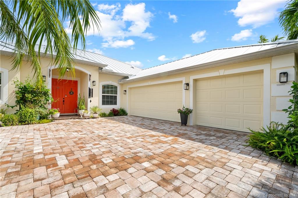 453 NW Sunflower Place