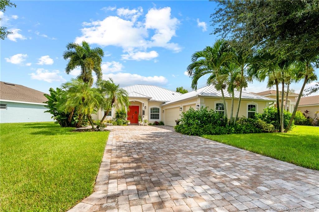 453 NW Sunflower Place