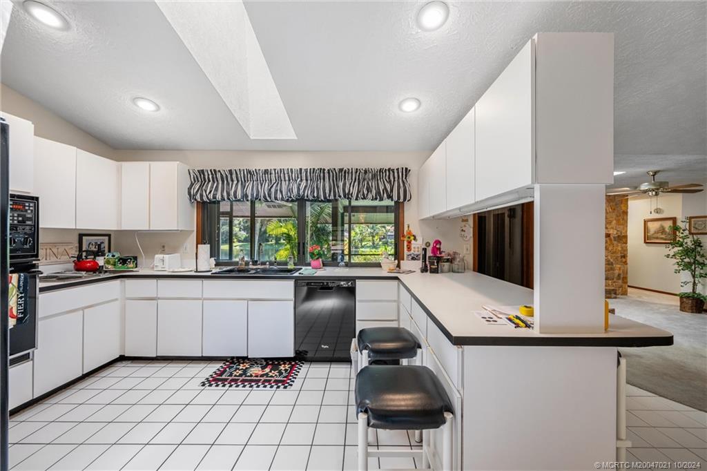 2190 NE Pinecrest Lakes Blvd