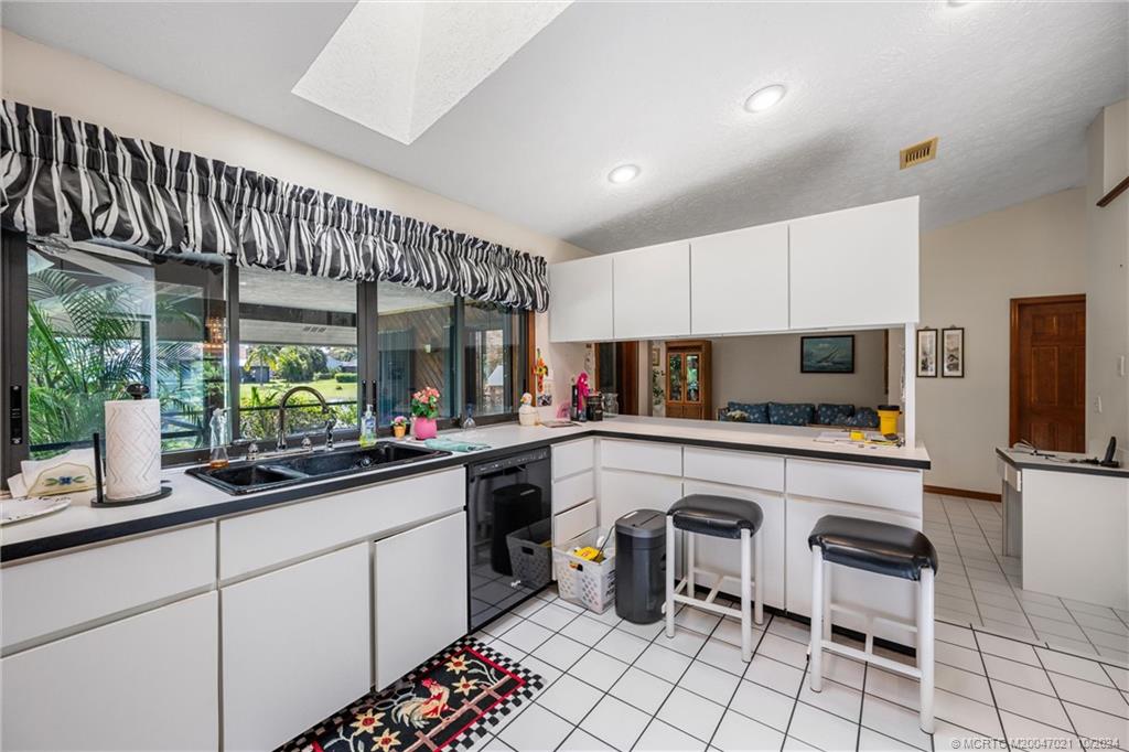 2190 NE Pinecrest Lakes Blvd