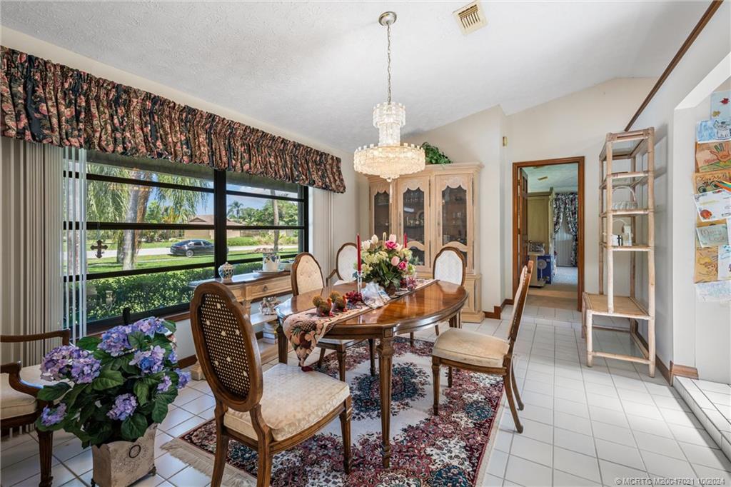 2190 NE Pinecrest Lakes Blvd