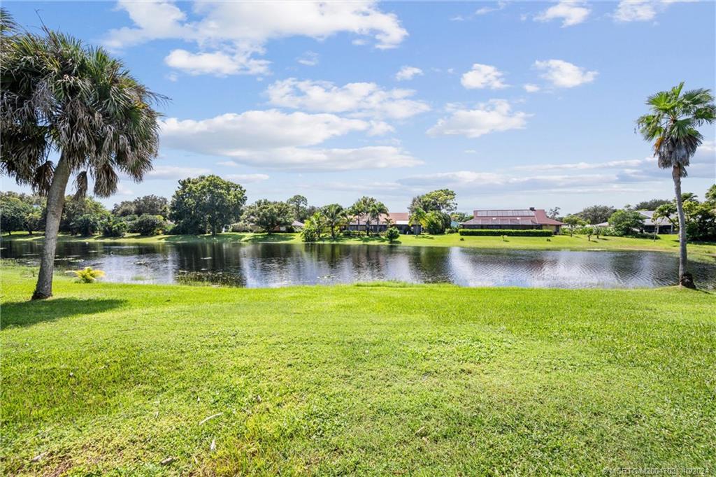2190 NE Pinecrest Lakes Blvd