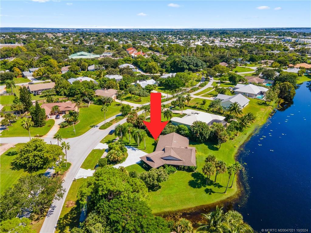 2190 NE Pinecrest Lakes Blvd