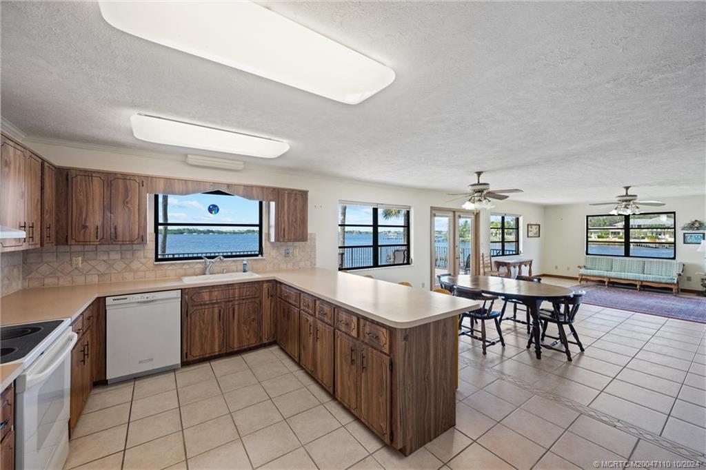 1410C SW PALM CITY Road