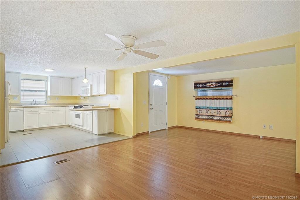 609 Garden View