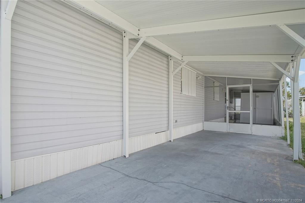 609 Garden View