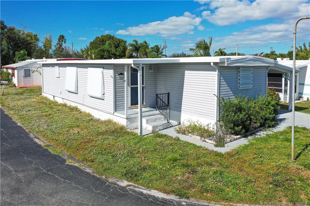 609 Garden View