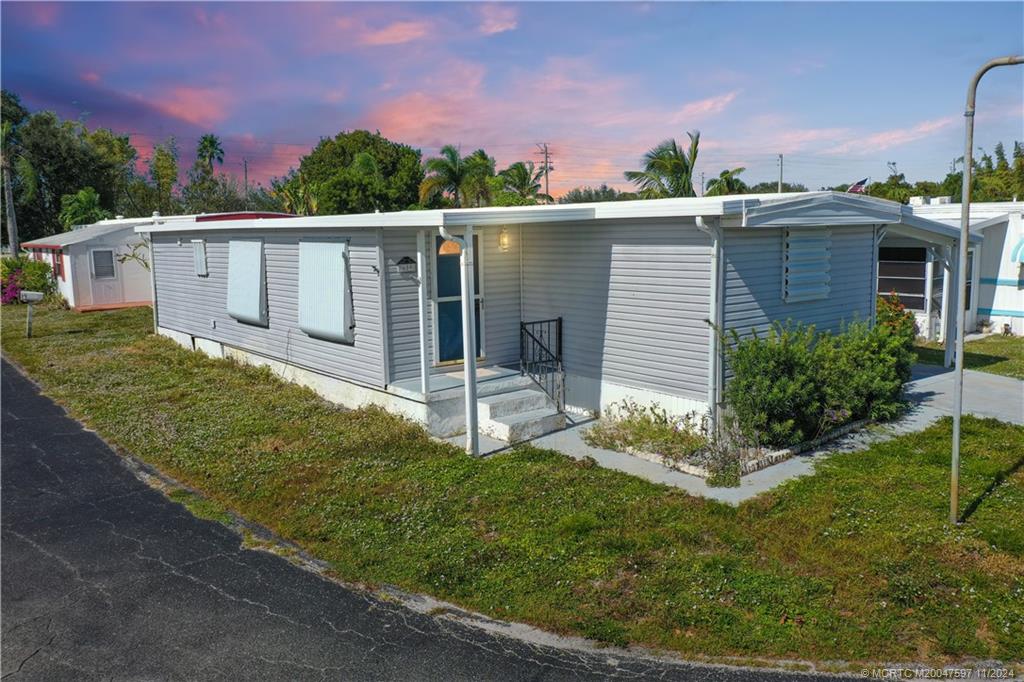 609 Garden View