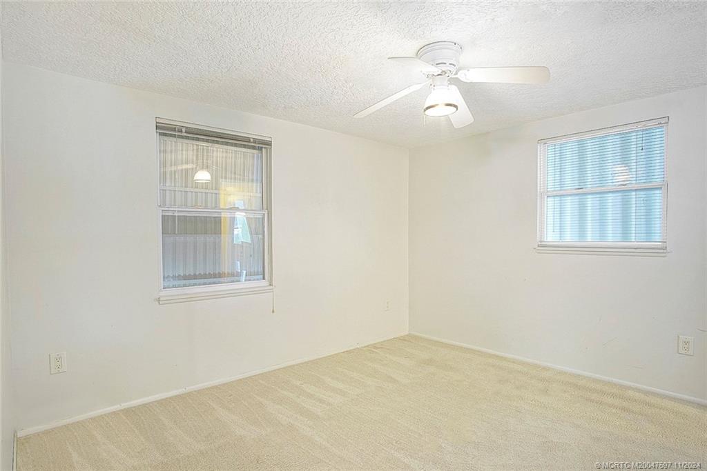 609 Garden View