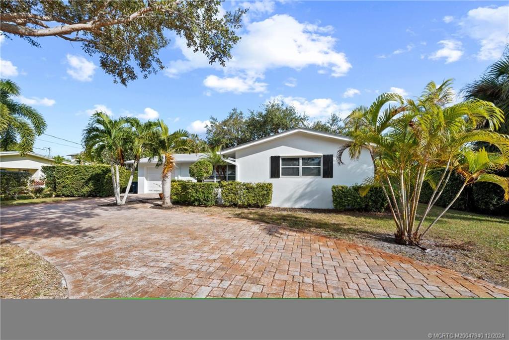 421 SE Edgewood Drive