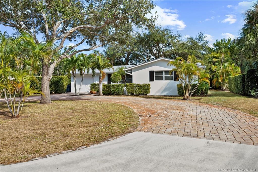 421 SE Edgewood Drive