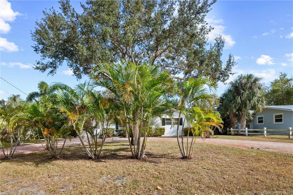 421 SE Edgewood Drive