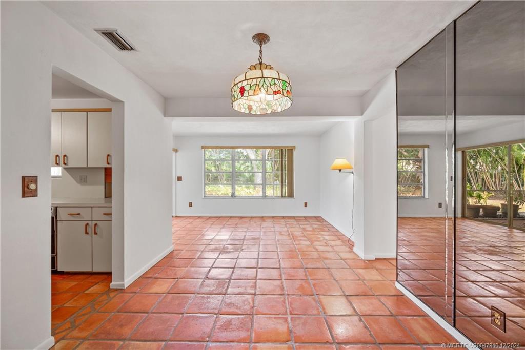 421 SE Edgewood Drive