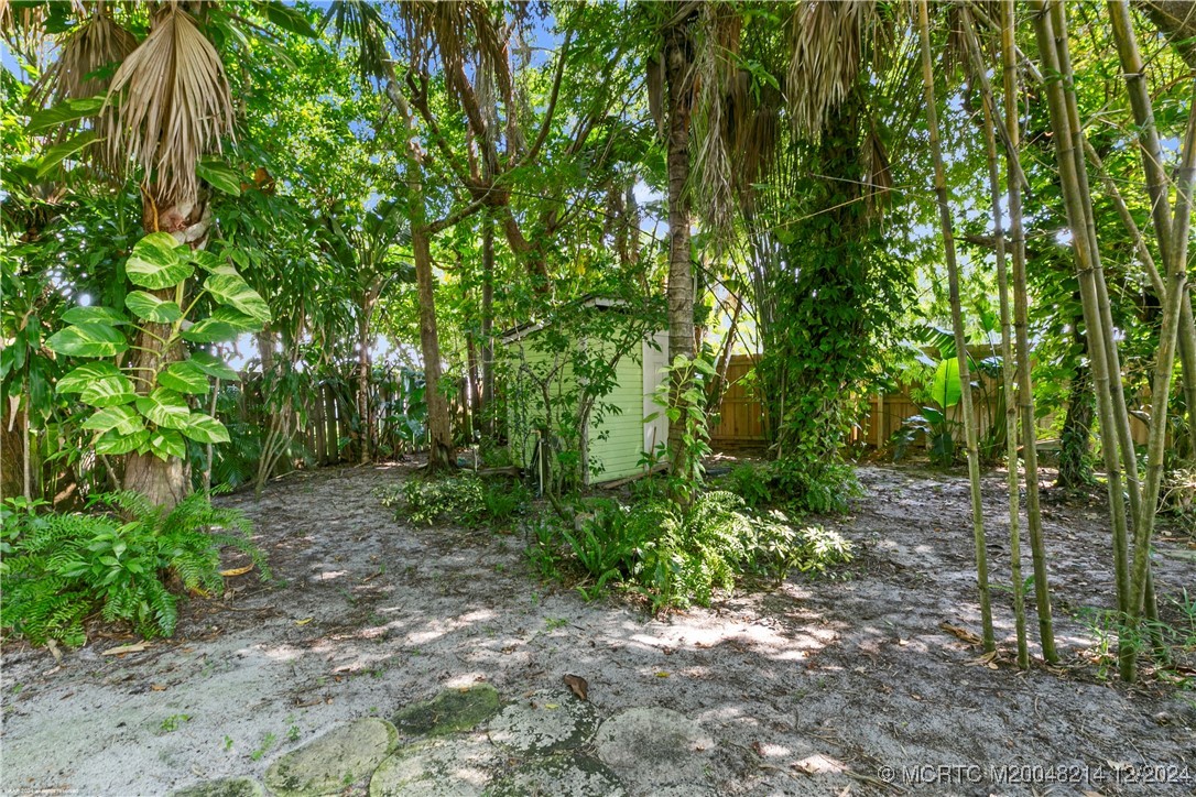 16 Ridgeview Road N