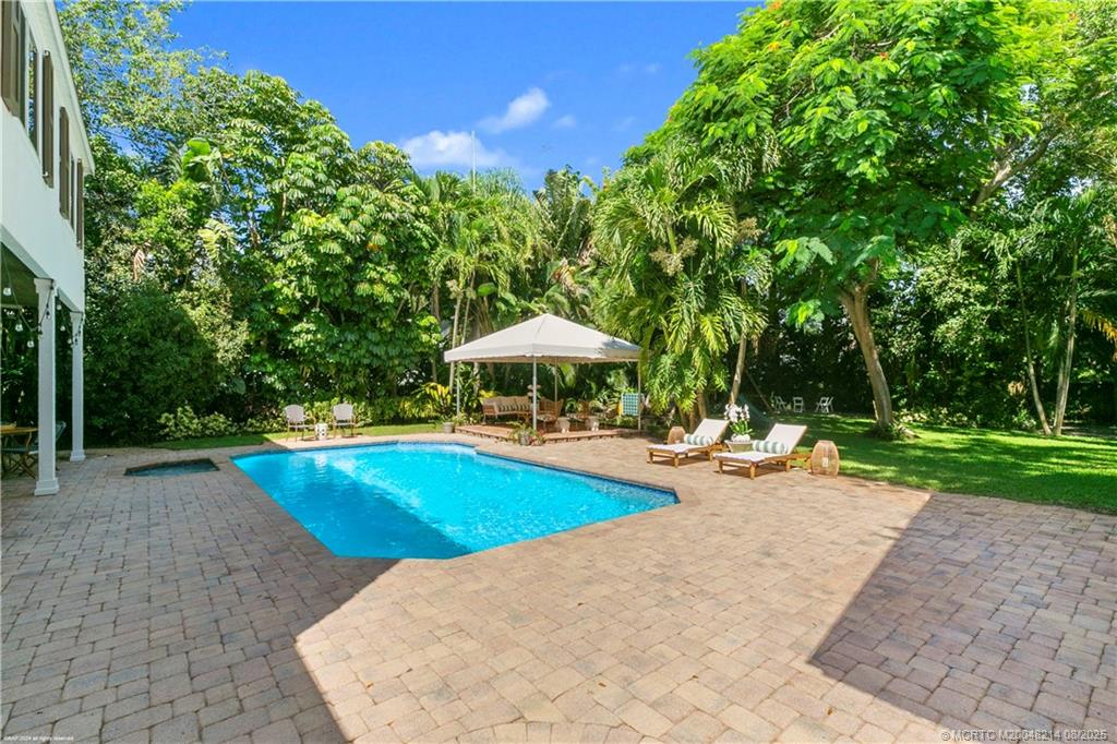 16 Ridgeview Road N