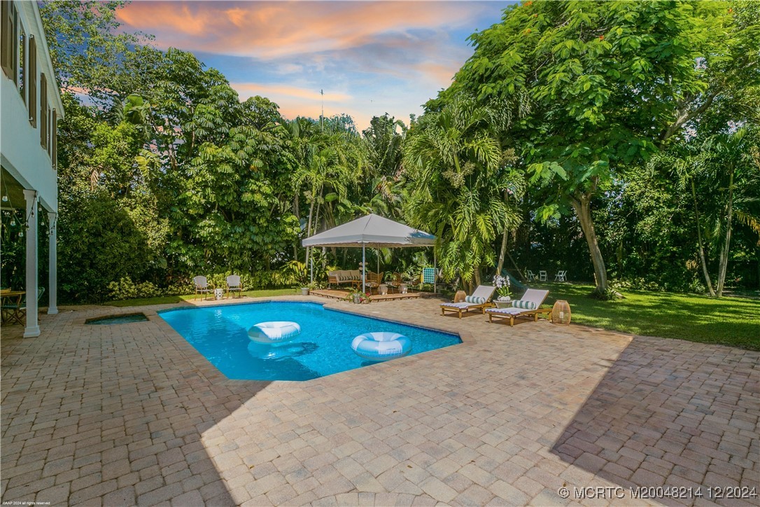 16 Ridgeview Road N