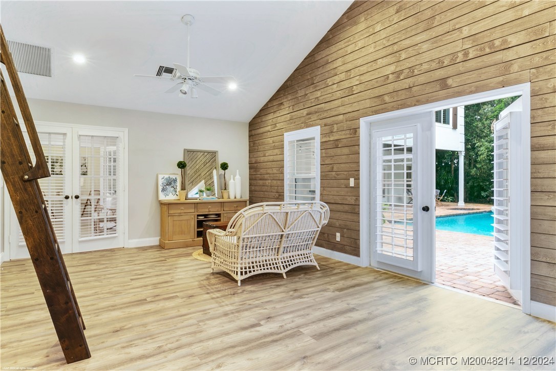16 Ridgeview Road N