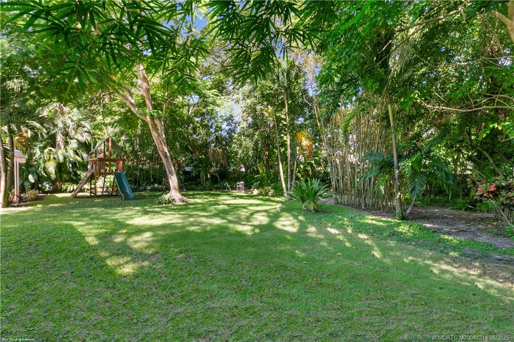 16 Ridgeview Road N