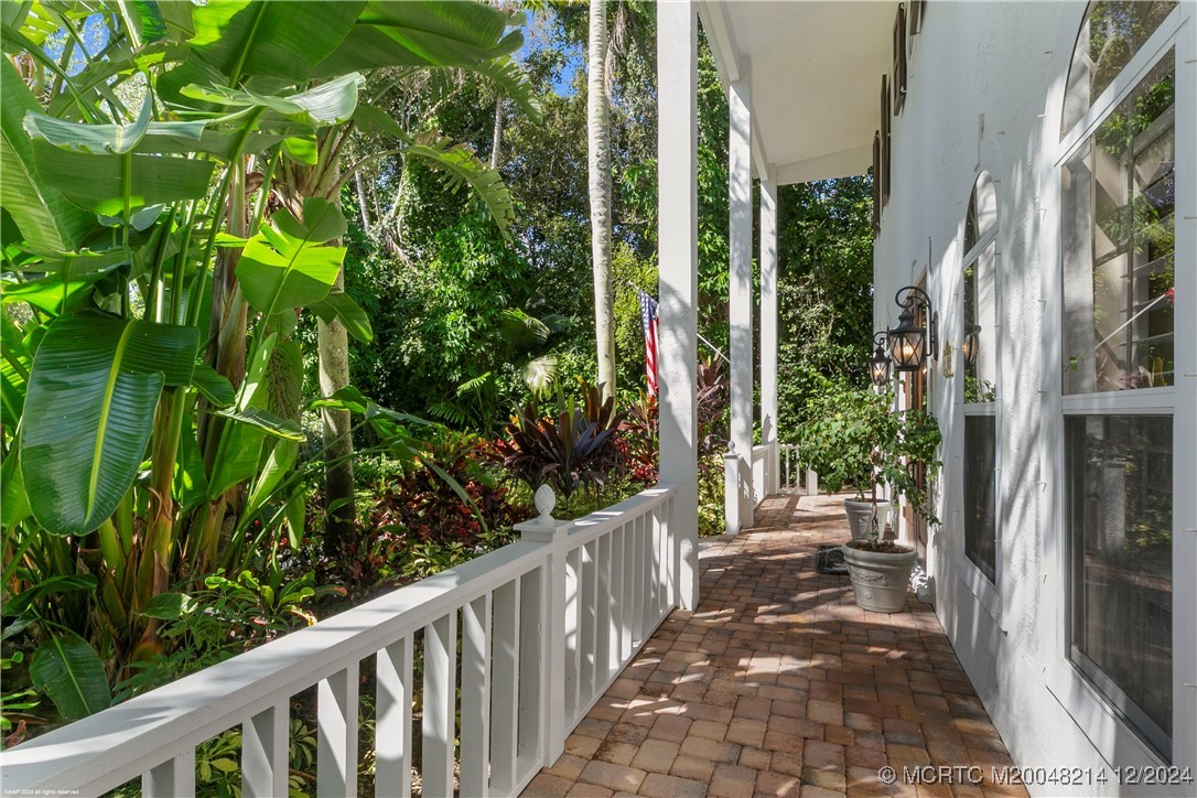 16 Ridgeview Road N