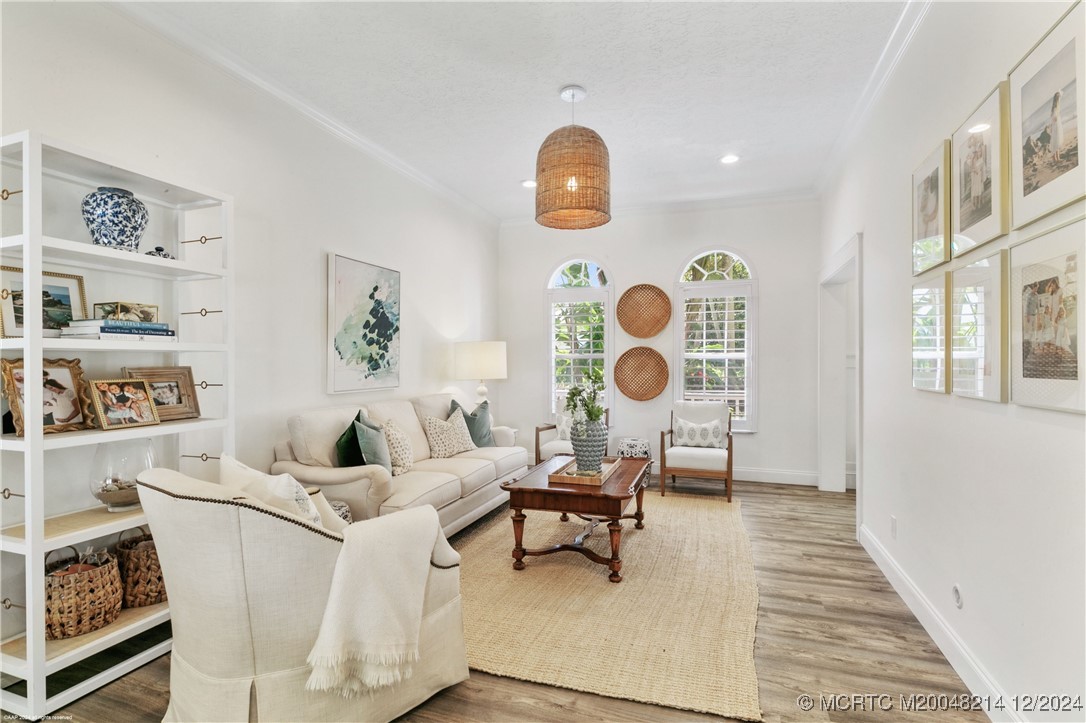 16 Ridgeview Road N