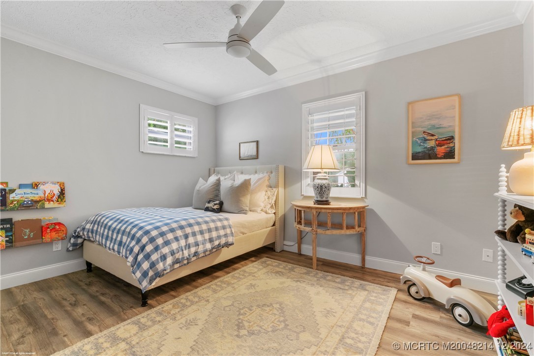 16 Ridgeview Road N