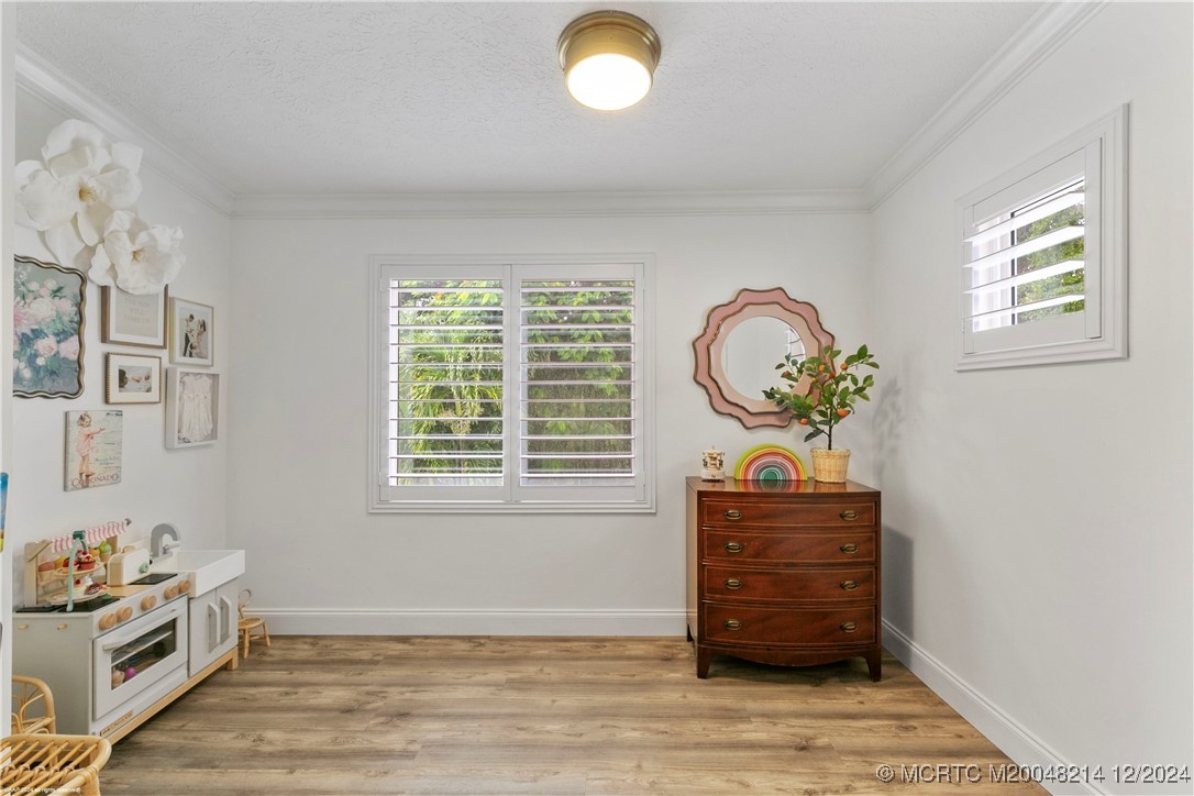 16 Ridgeview Road N