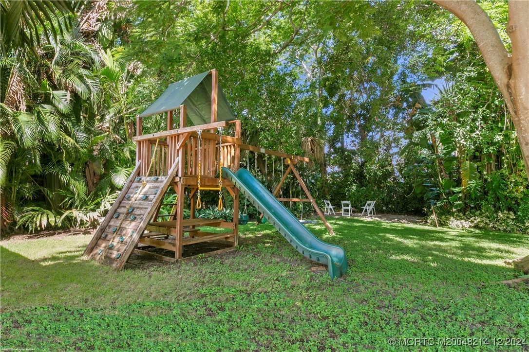 16 Ridgeview Road N