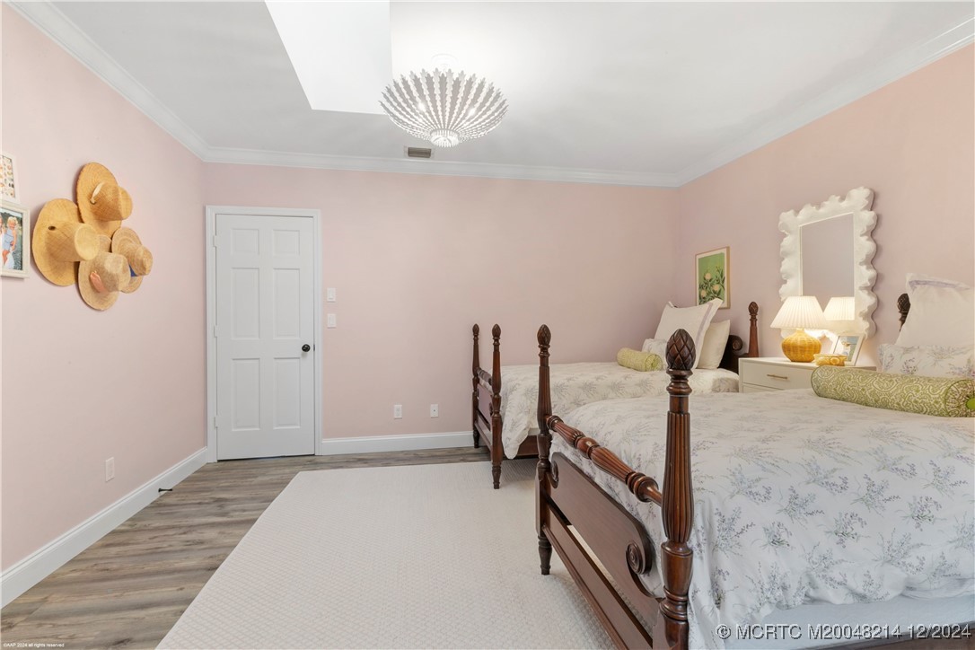 16 Ridgeview Road N