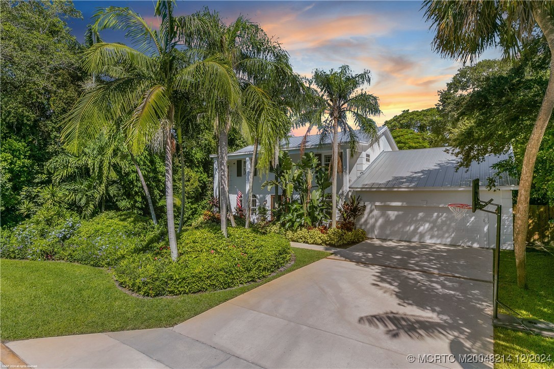 16 Ridgeview Road N