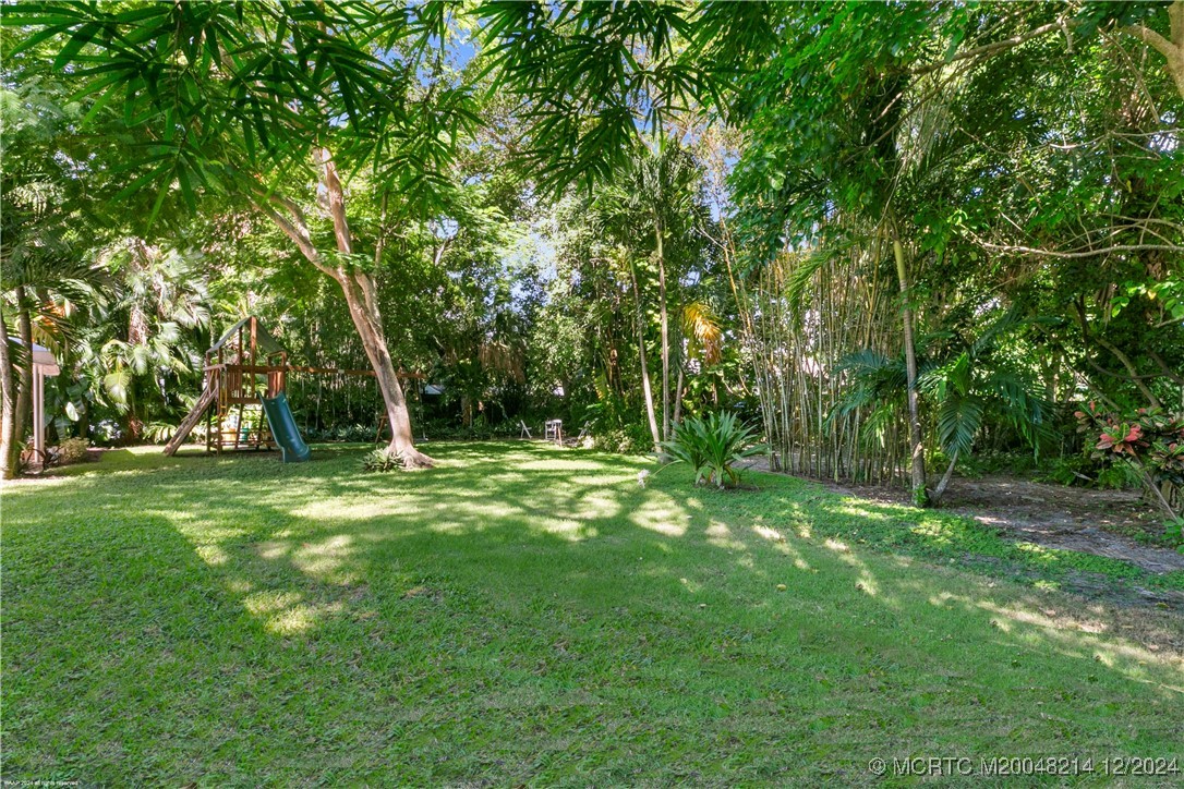 16 Ridgeview Road N