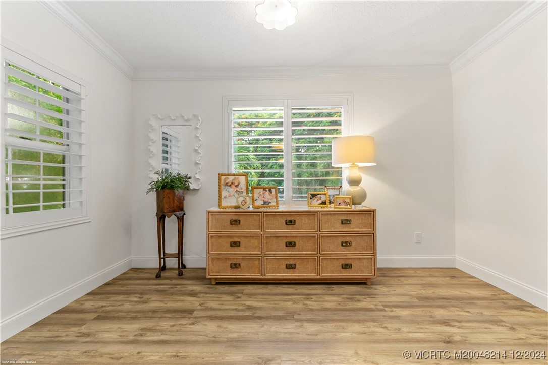 16 Ridgeview Road N