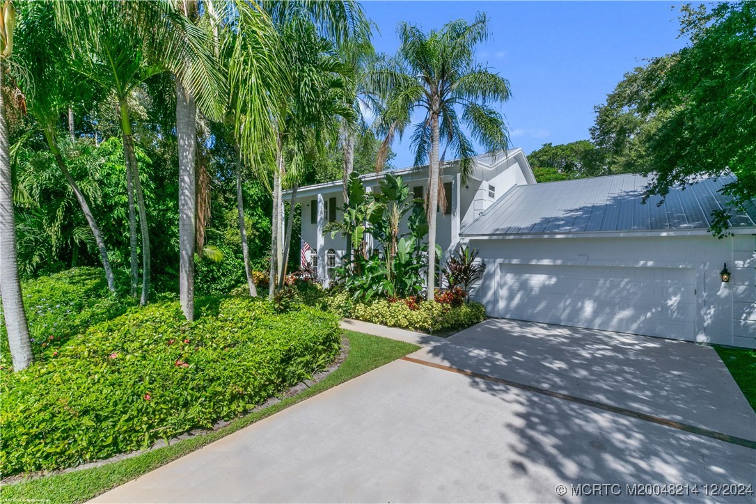 16 Ridgeview Road N
