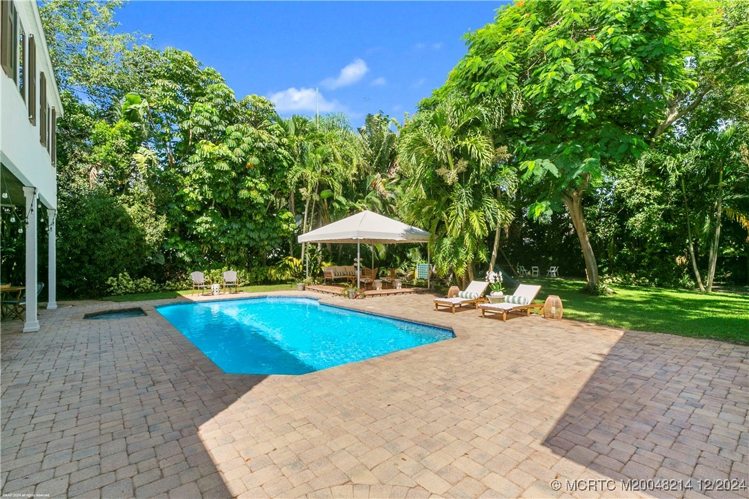 16 Ridgeview Road N