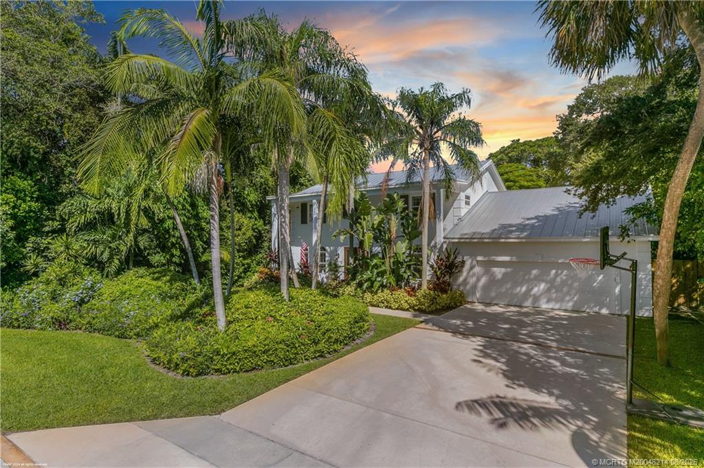 16 Ridgeview Road N