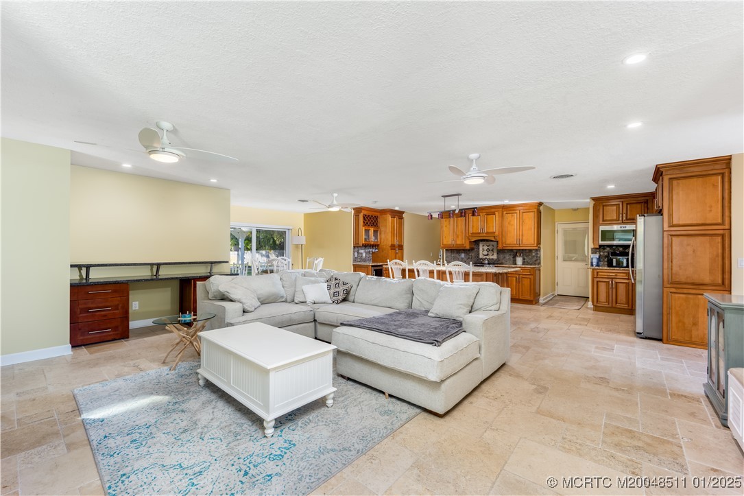 994 NW Pine Lake Drive