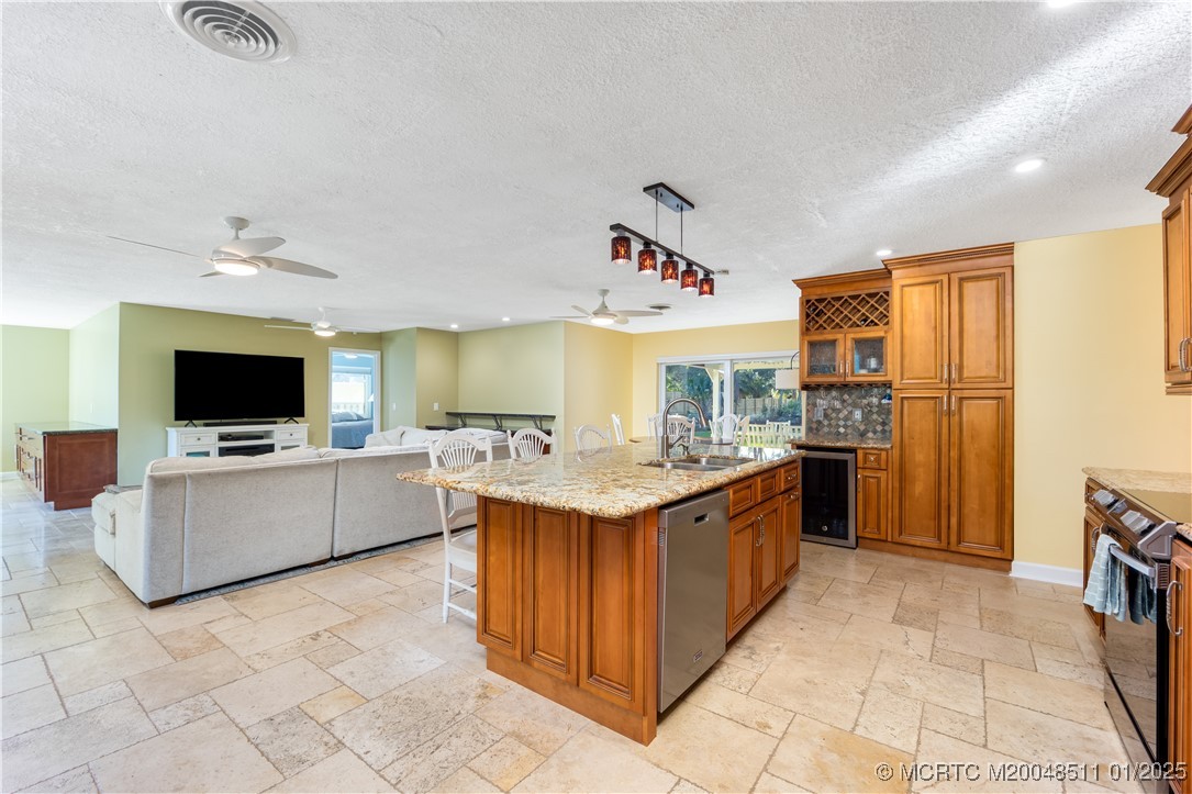 994 NW Pine Lake Drive