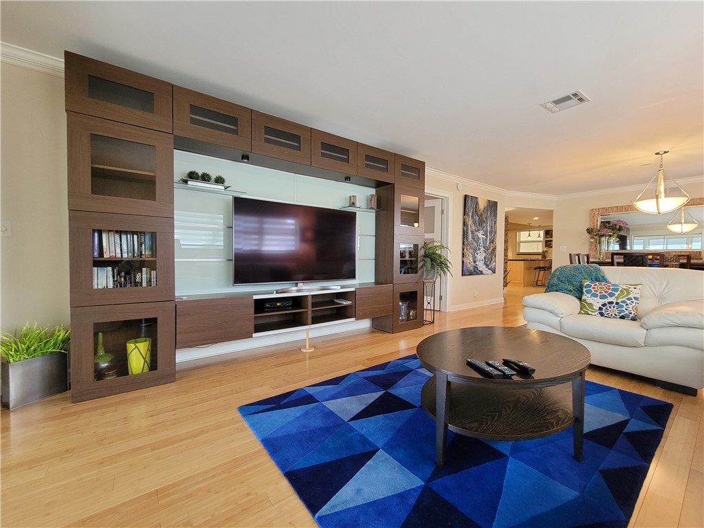 994 NW Pine Lake Drive