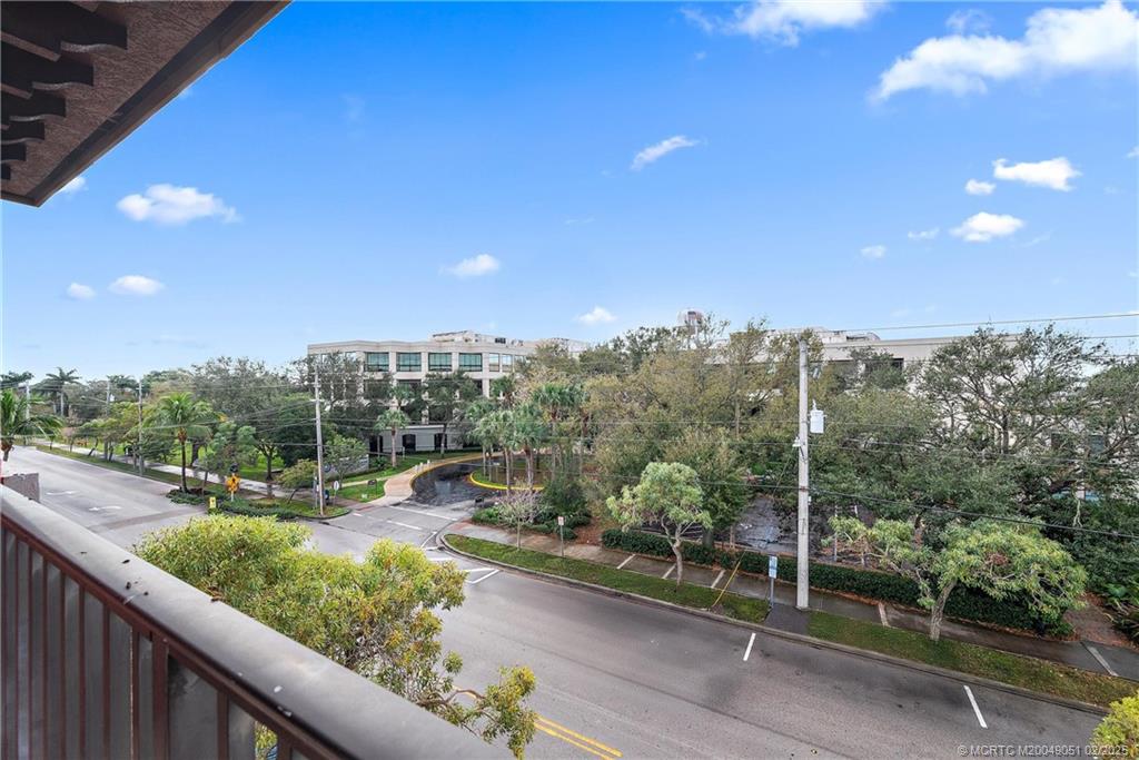 101 SE Ocean Blvd 305
