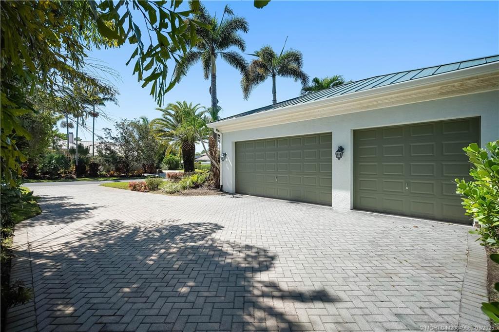 1639 SW Thornberry Circle