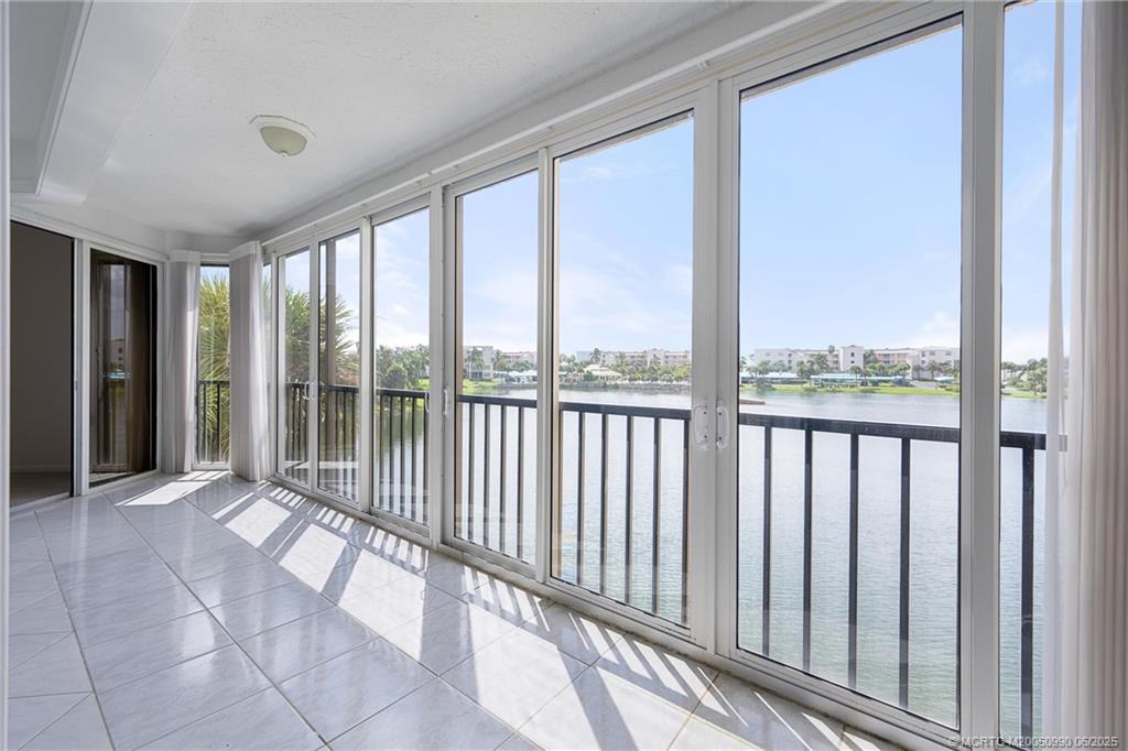221 NE Plantation Road 303
