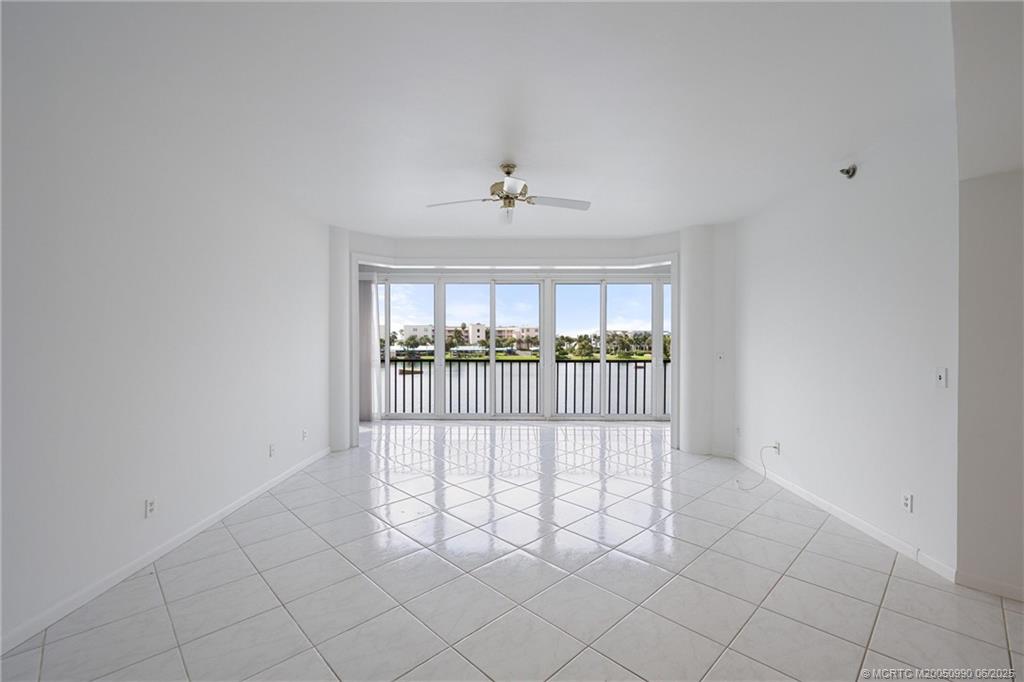 221 NE Plantation Road 303