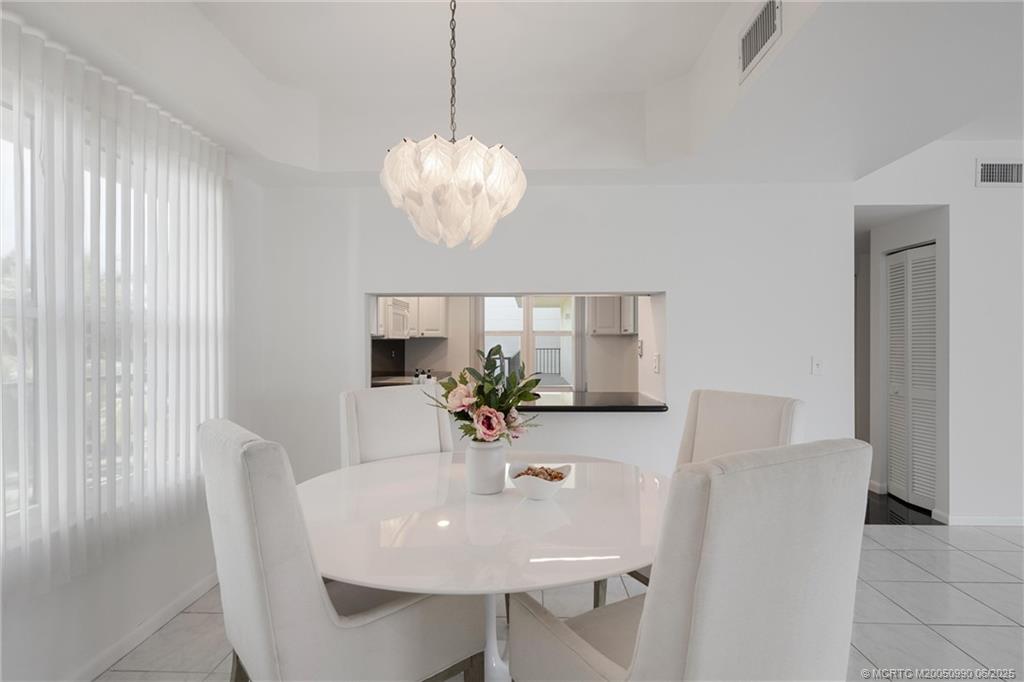 221 NE Plantation Road 303