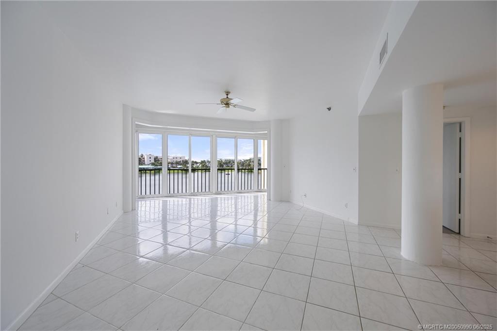 221 NE Plantation Road 303