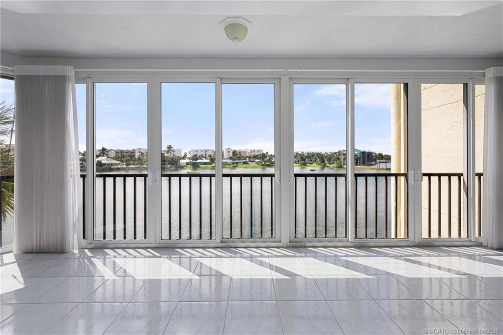 221 NE Plantation Road 303