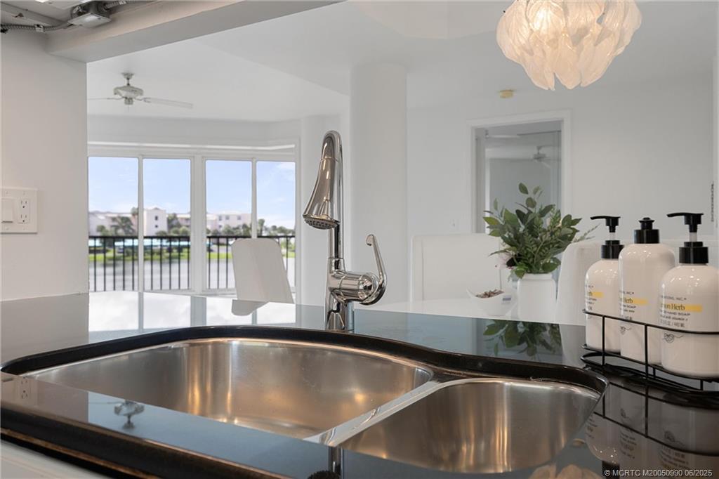 221 NE Plantation Road 303