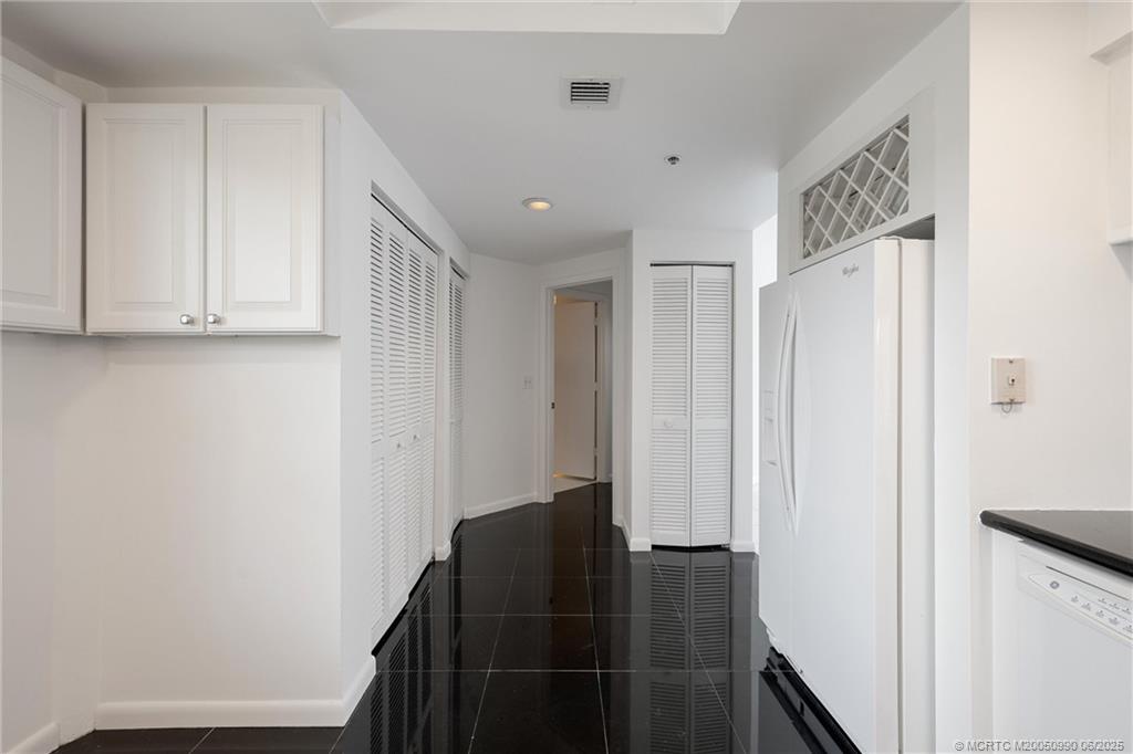 221 NE Plantation Road 303
