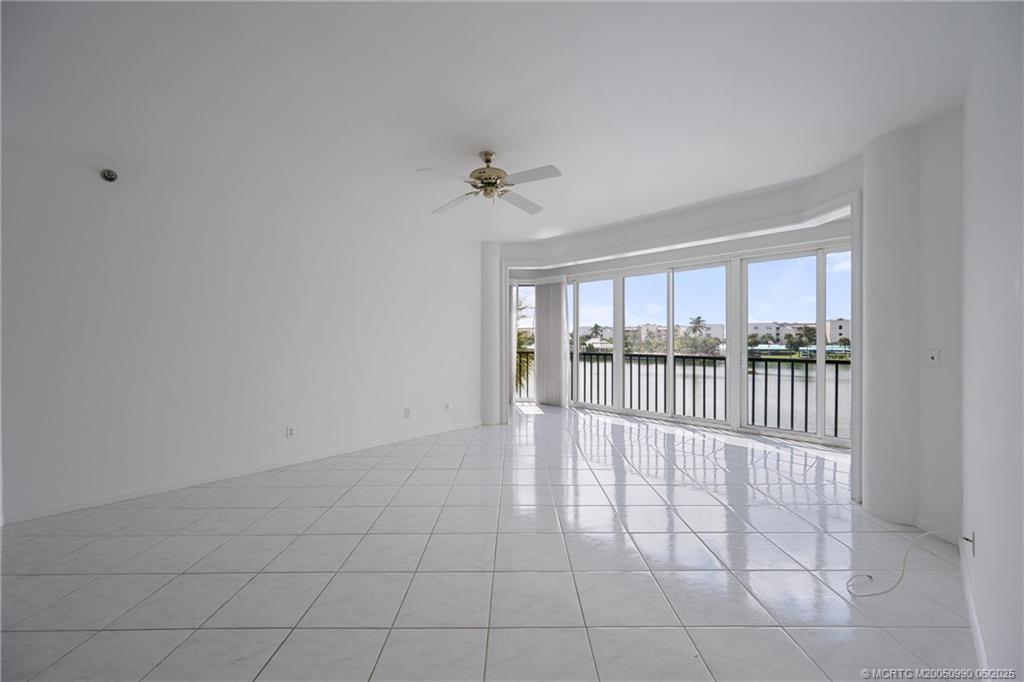 221 NE Plantation Road 303