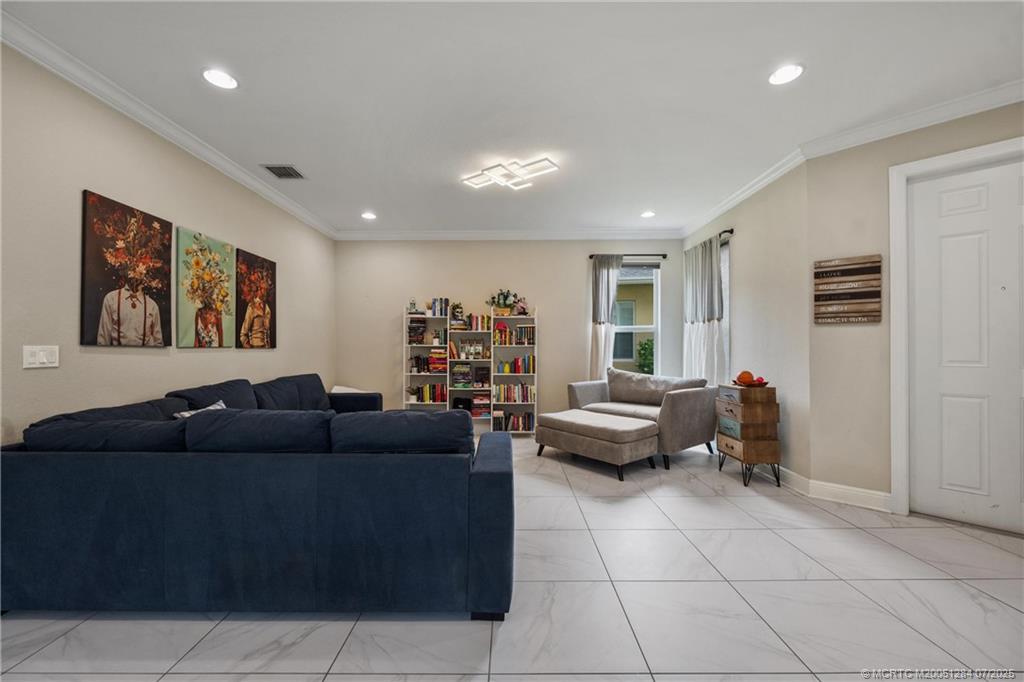 1813 NW Cataluna Circle