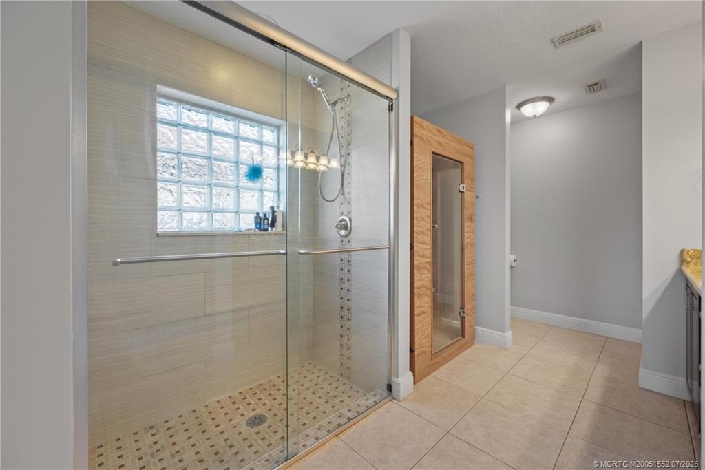 832 NW Greenwich Ct
